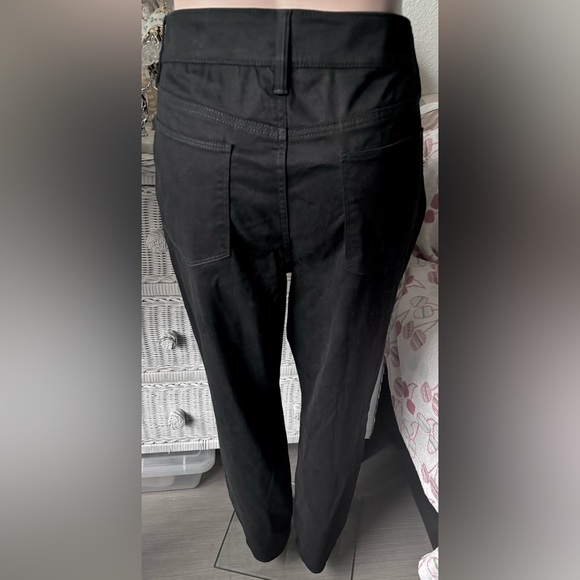 Chico’s 53% Cotton Blend mid rise skinny pants in black color Size 12R - Picture 3 of 8